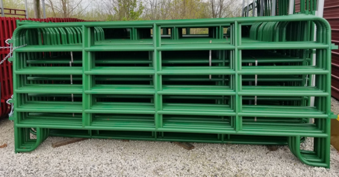 Panneau galvanisé résistant de barrière de cheval de yard de bétail pour des animaux d'élevage
