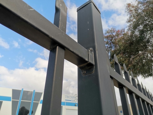 La clôture 6061 en aluminium décorative a galvanisé la lance en acier en métal soudé