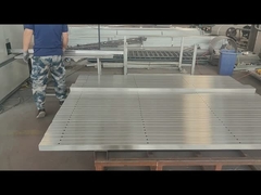 Poteau de clôture de sécurité en treillis métallique poli avant revêtement en poudre