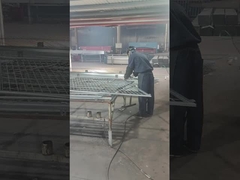 La soudure de la clôture à maillons de chaîne est en fait faite comme ceci