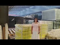 Emballage sur palette avec protection d'arêtes