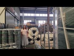 Méthode d'emballage du fil barbelé utilisé sur le dessus d'une clôture 3D