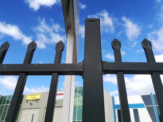 La clôture 6061 en aluminium décorative a galvanisé la lance en acier en métal soudé