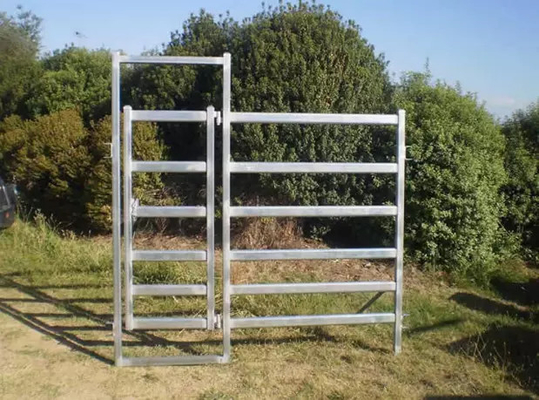 ruban de portes de clôture de ferme soudé par tube carré de hauteur de 1500 mm