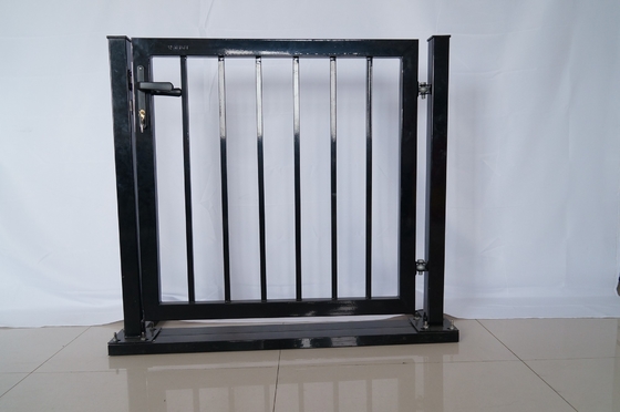 Porte de clôture de jardin en acier enduit de poudre galvanisée Porte tubulaire à double porte Modèle 3D imperméable pour résidentiel