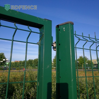 Pneus de clôture soudés à haute résistance à l'usure domestique décoratif extérieur confidentialité V Mesh Panel de clôture pour clôture de jardin