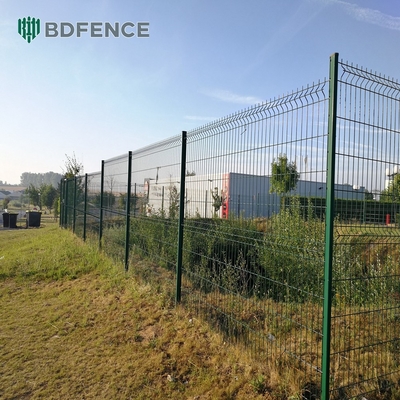 Pneus de clôture soudés à haute résistance à l'usure domestique décoratif extérieur confidentialité V Mesh Panel de clôture pour clôture de jardin