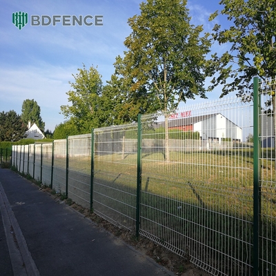 Pneus de clôture soudés à haute résistance à l'usure domestique décoratif extérieur confidentialité V Mesh Panel de clôture pour clôture de jardin