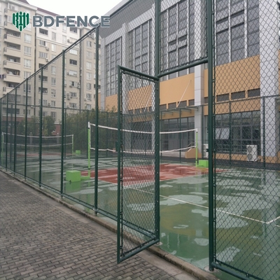 8 pieds de clôture en chaîne PVC revêtu de vinyle noir Cyclone Iron Wire Mesh Clôture métallique pour le jardin extérieur
