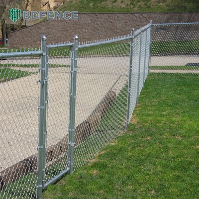 76mm Post Rail Chain Link Fence Choix parfait pour les terrains de sport et les arrière-cours