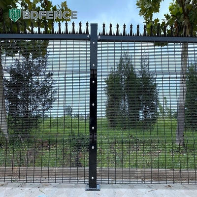 358 barrière anti-escalade revêtue de PVC