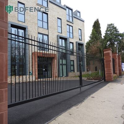 Nouvelle clôture de sécurité extérieure avec panneau tubulaire en fer et aluminium pour la maison