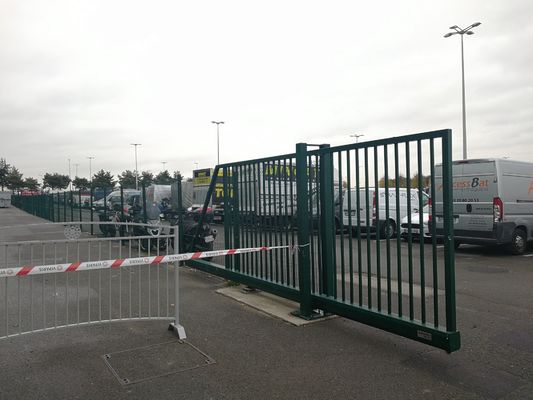 Porte de clôture de jardin en acier enduit de poudre galvanisée Porte tubulaire à double porte Modèle 3D imperméable pour résidentiel