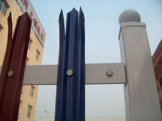 Saupoudrez la clôture en acier de palissade de largeur enduite de Q235 2750mm