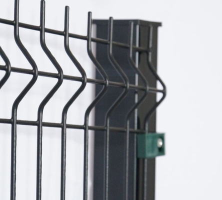 La taille 3d de 1,8 mètres a soudé Mesh Fencing Aging Resistant Wire avec le panneau en plastique